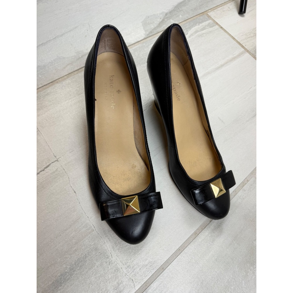 Kate Spade Black Leather Wedge Heels Bow Pyramid Stud Round Toe Pumps 7M